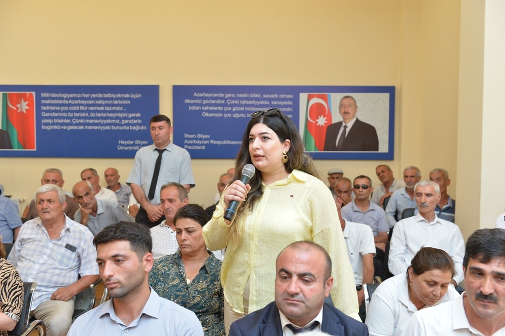 Taleh Qaraşov Viravul kəndinin sakinlərinin problemlərini dinlədi - FOTOLAR